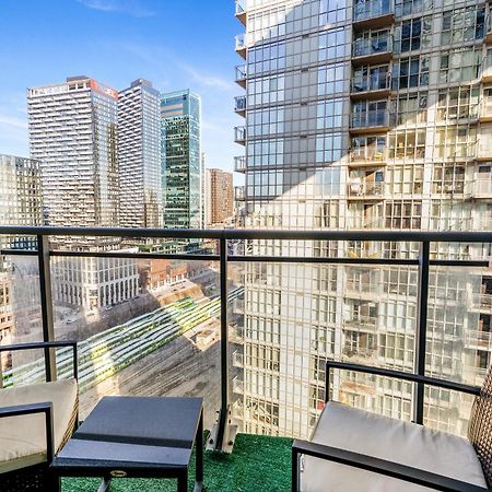 Exquisite Condos By Cn Tower With Parking Торонто Екстериор снимка