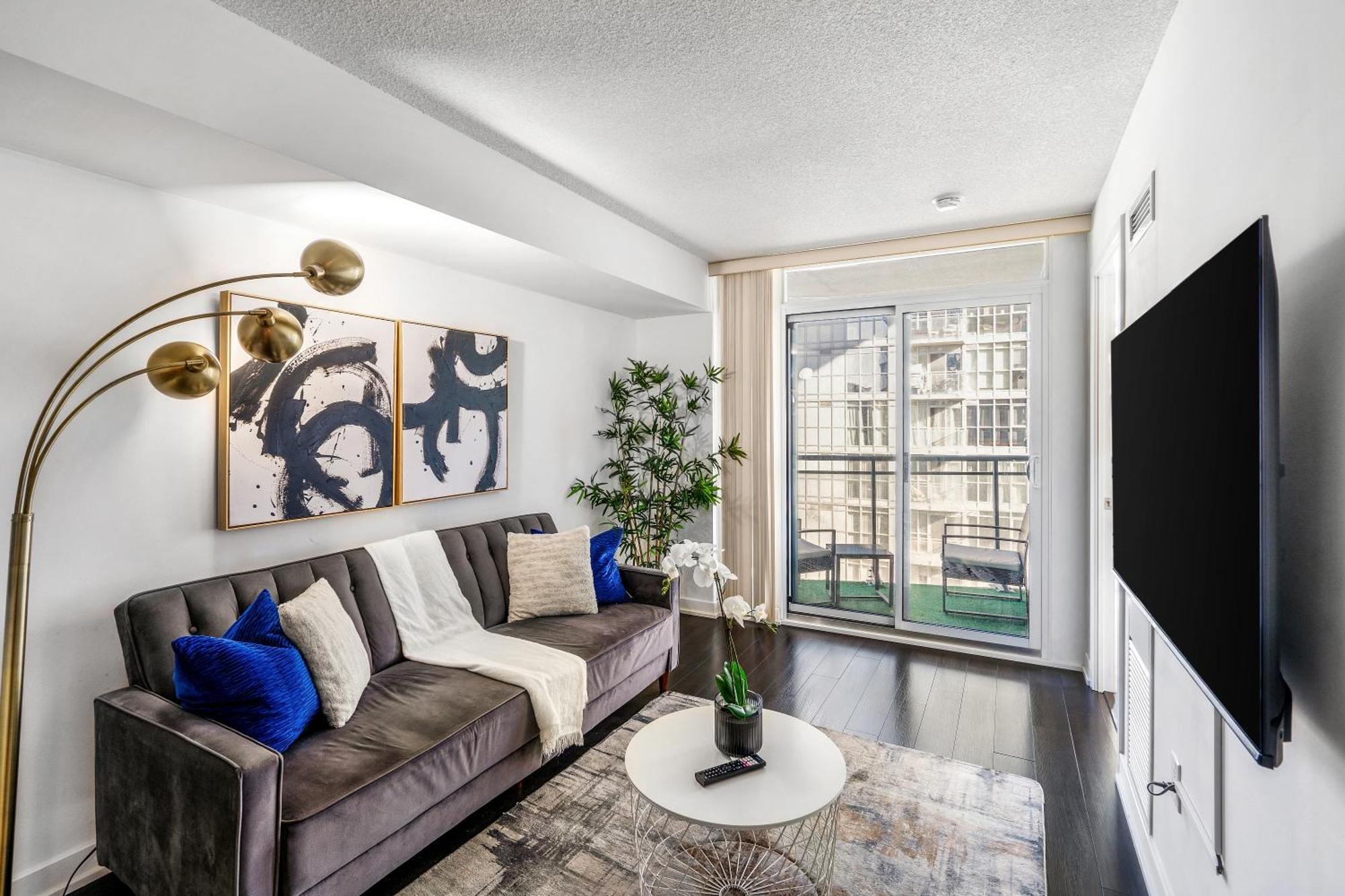 Exquisite Condos By Cn Tower With Parking Торонто Екстериор снимка