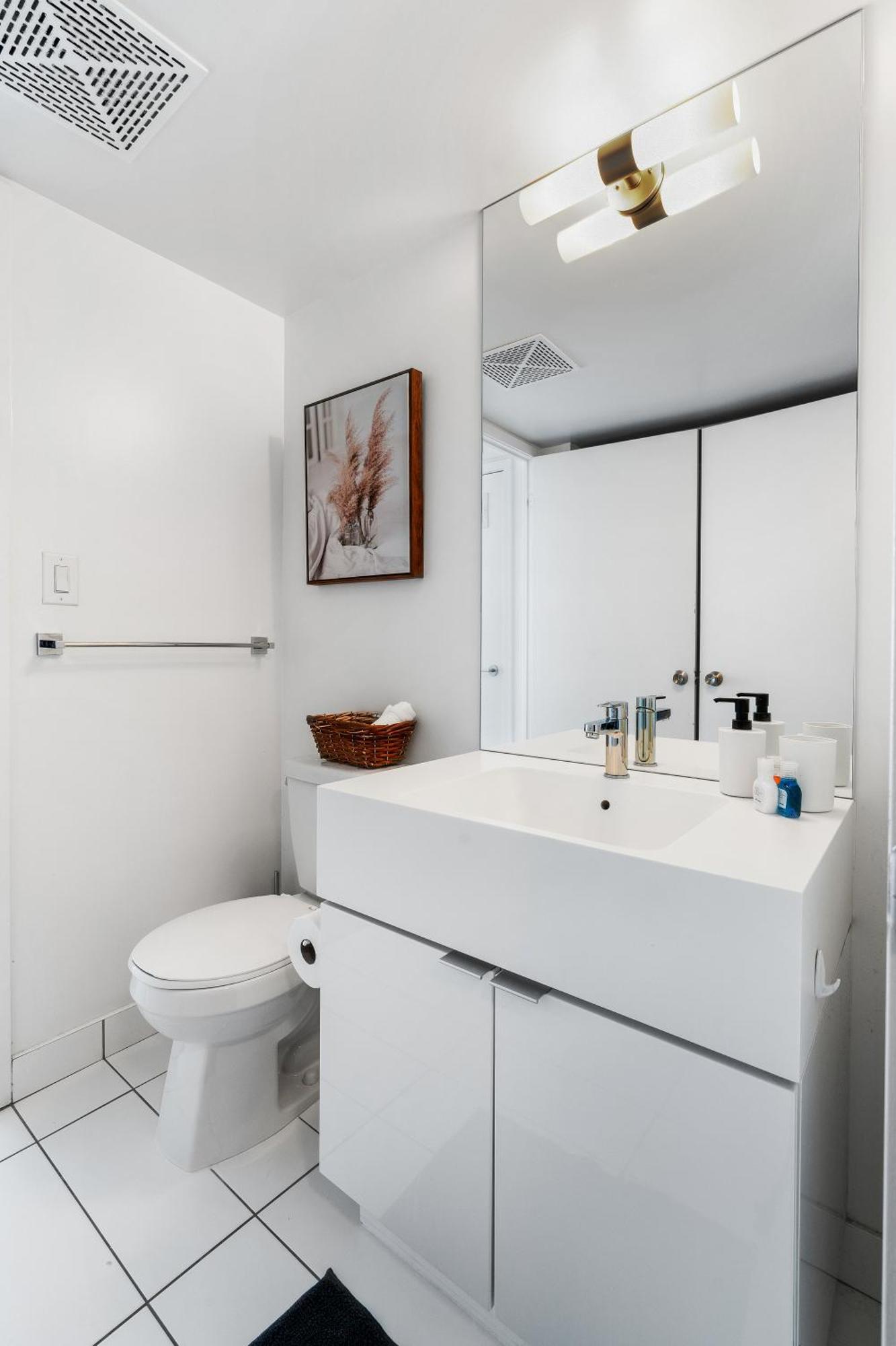 Exquisite Condos By Cn Tower With Parking Торонто Екстериор снимка