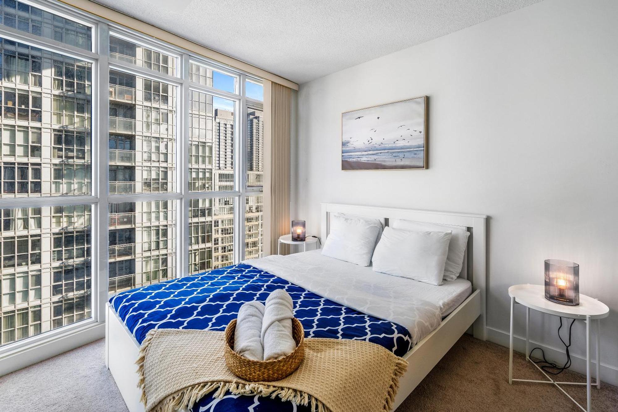 Exquisite Condos By Cn Tower With Parking Торонто Екстериор снимка